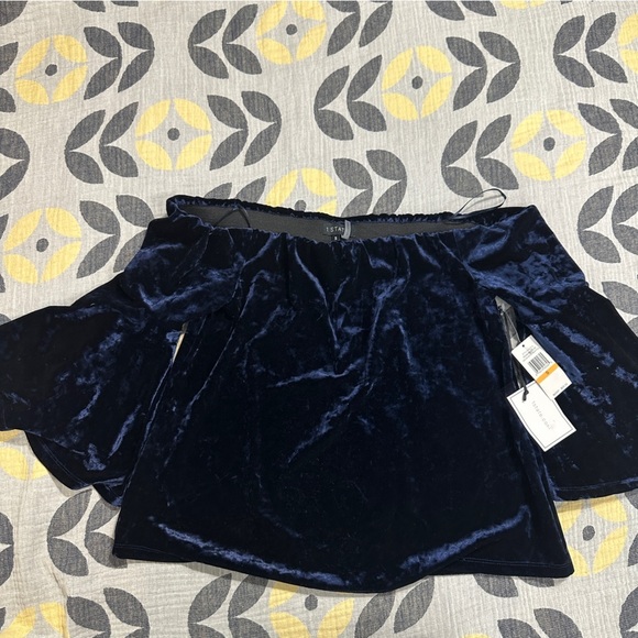 NWT 1.state (Nordstrom)‎ Dramatic Pause off the shoulder top, size small, velvet - Picture 1 of 10